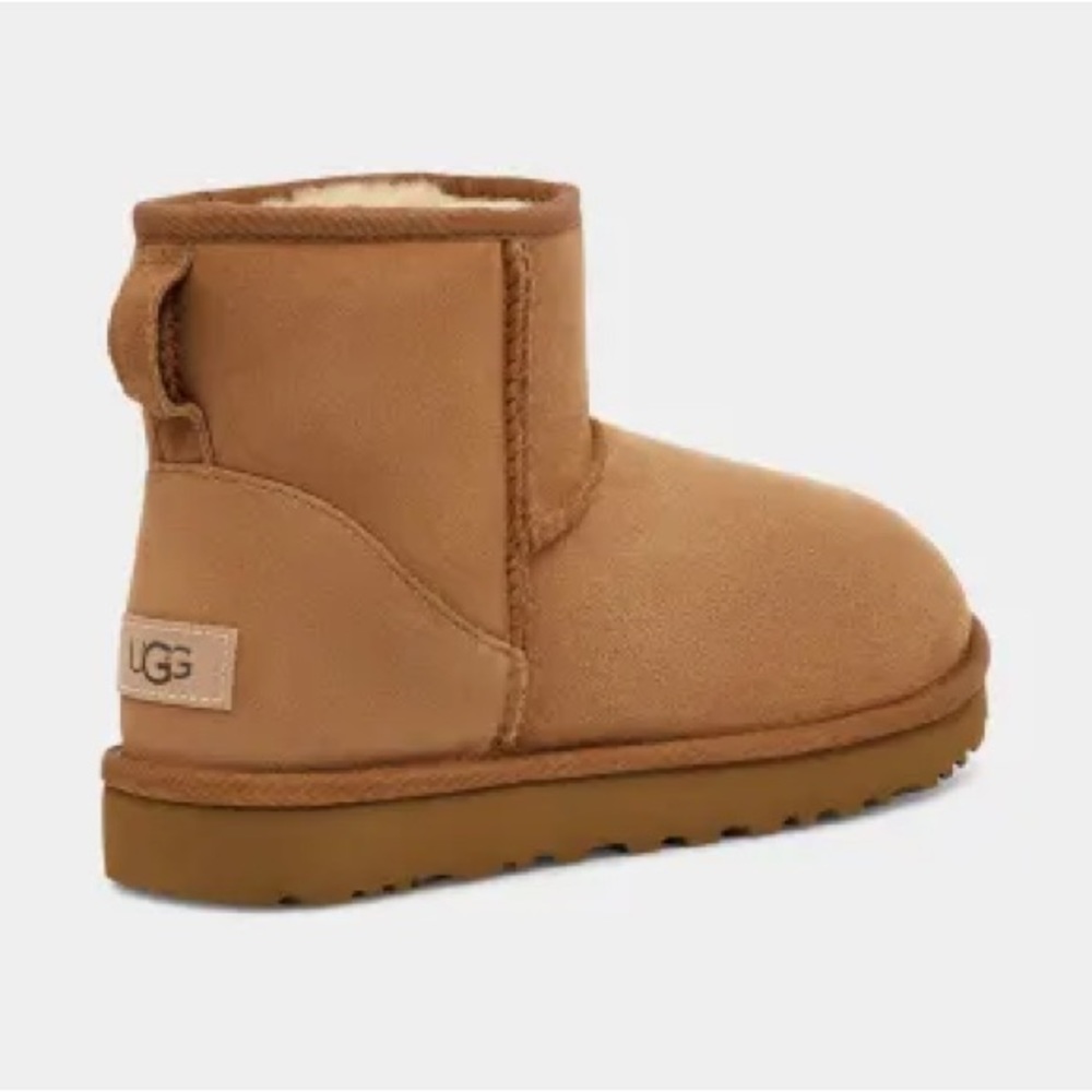 UGG Classic Mini II Boot - Picture 3 of 8
